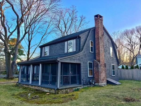 32 S Woodside Avenue, Wellesley, MA 02482