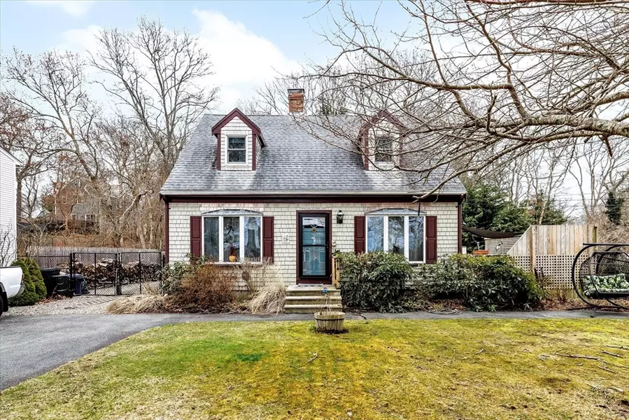 61 Cayuga Ave, Mashpee, MA 02649