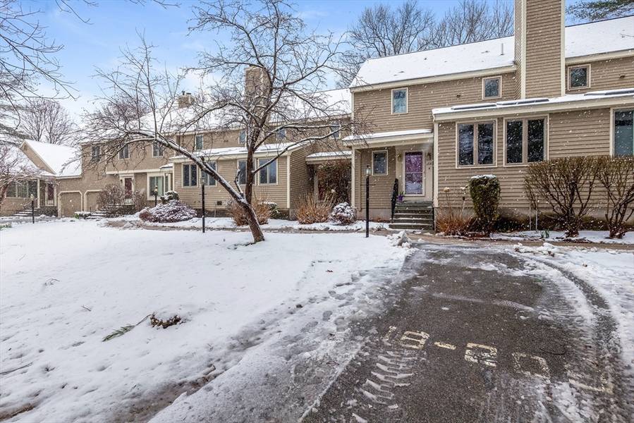 207 Brickett Hill Circle #207, Haverhill, MA 01830