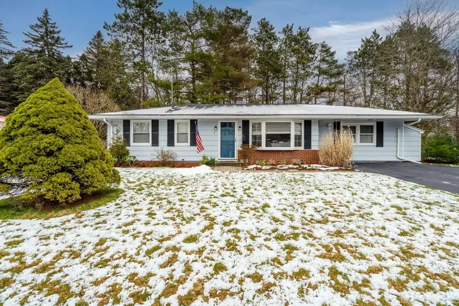 4 Temi Rd, Hudson, MA 01749