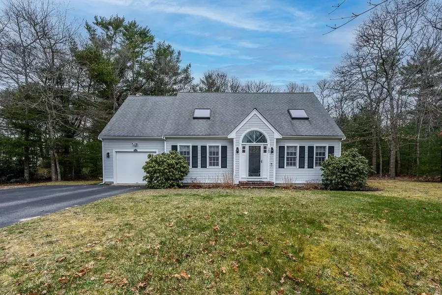 20 Yardarm Dr, Mashpee, MA 02649