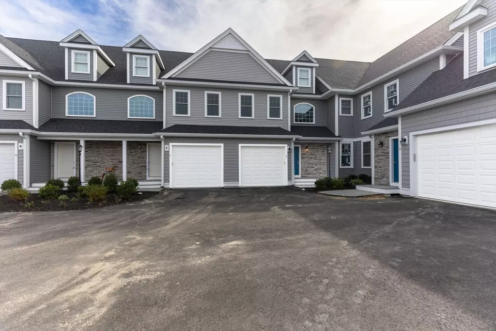 Lakeville, MA 02347,100 Lebaron Blvd #5