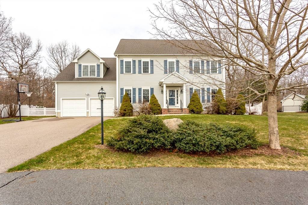 17 Farrier Way,  Plainville,  MA 02762