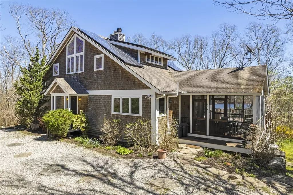 Westport, MA 02790,942 Drift Road