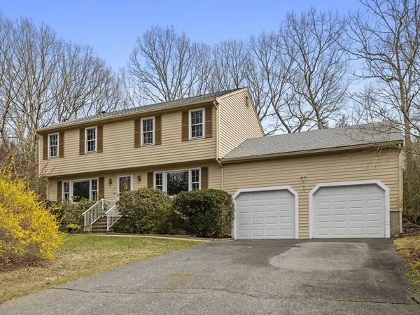 7 Red Coat Ln,  Plainville,  MA 02762