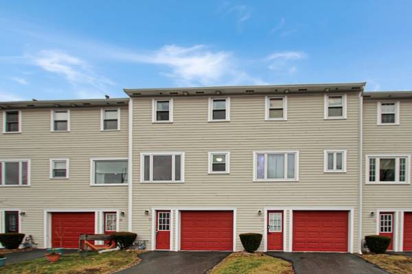 110 Park Ave West #E8, Lowell, MA 01852