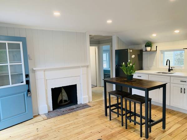 25 Lake Rd E, Yarmouth, MA 02673