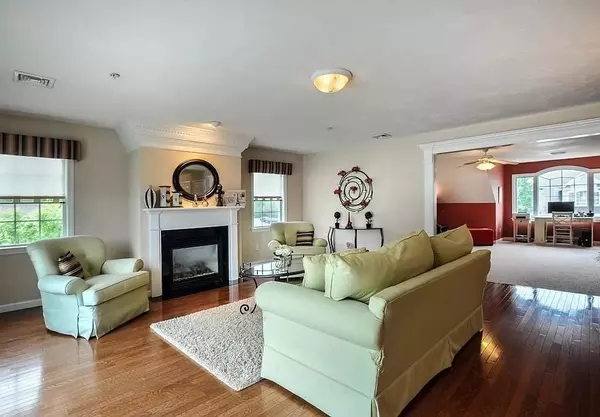 Abington, MA 02351,107 Hampton Way #107