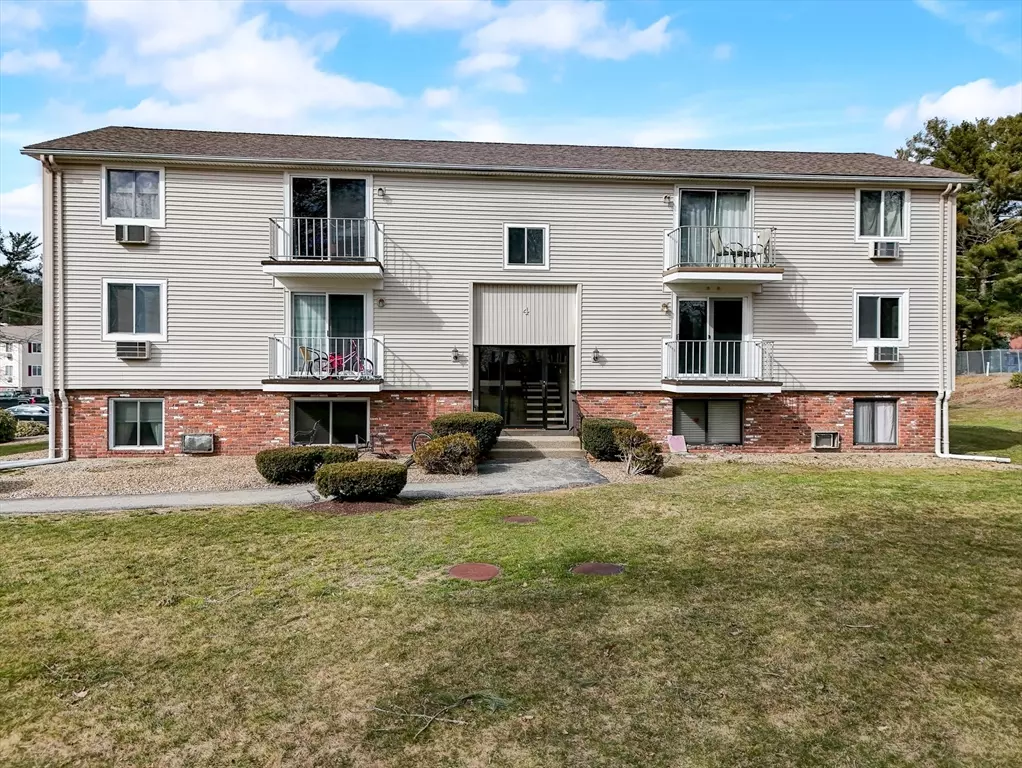 Marshfield, MA 02050,4 Royal Dane Dr #23