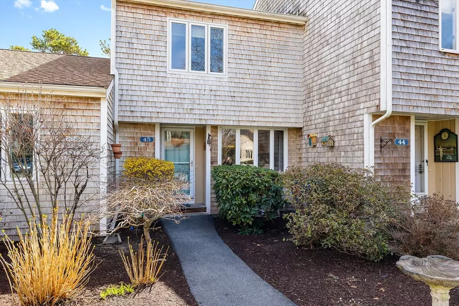 45 Woodland Trl #45, Falmouth, MA 02536