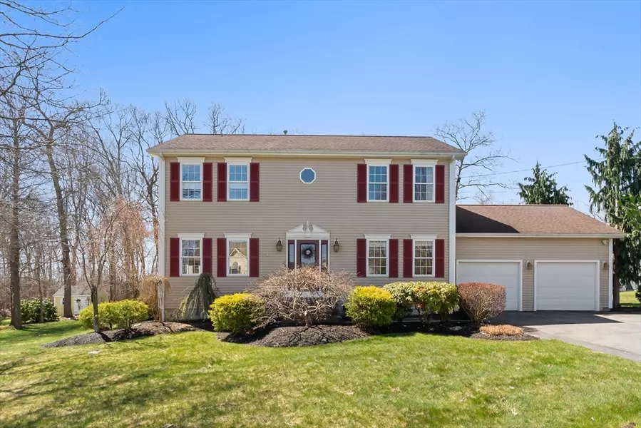 87 Shand Court Circle, Somerset, MA 02726