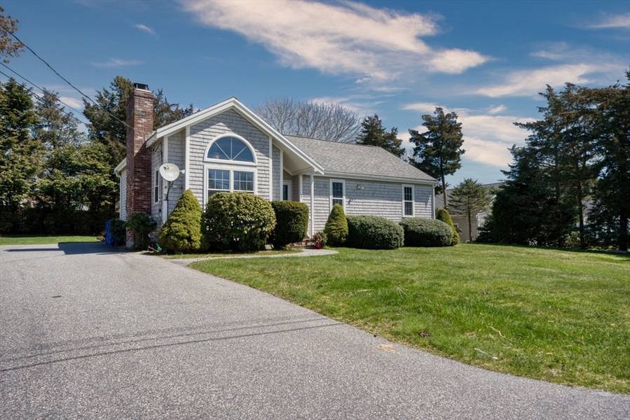 27 Bellavista Dr, Bourne, MA 02559