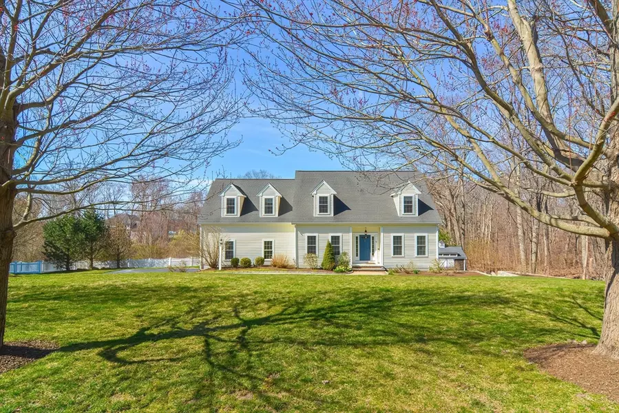 62 Pinsonnault Lane, North Attleboro, MA 02760