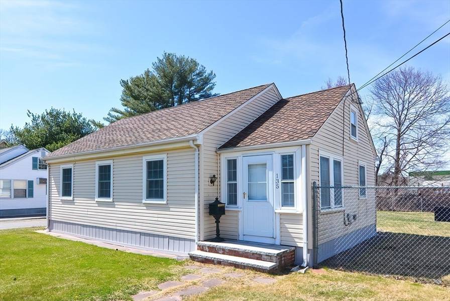 135 Mendon St, Hopedale, MA 01747