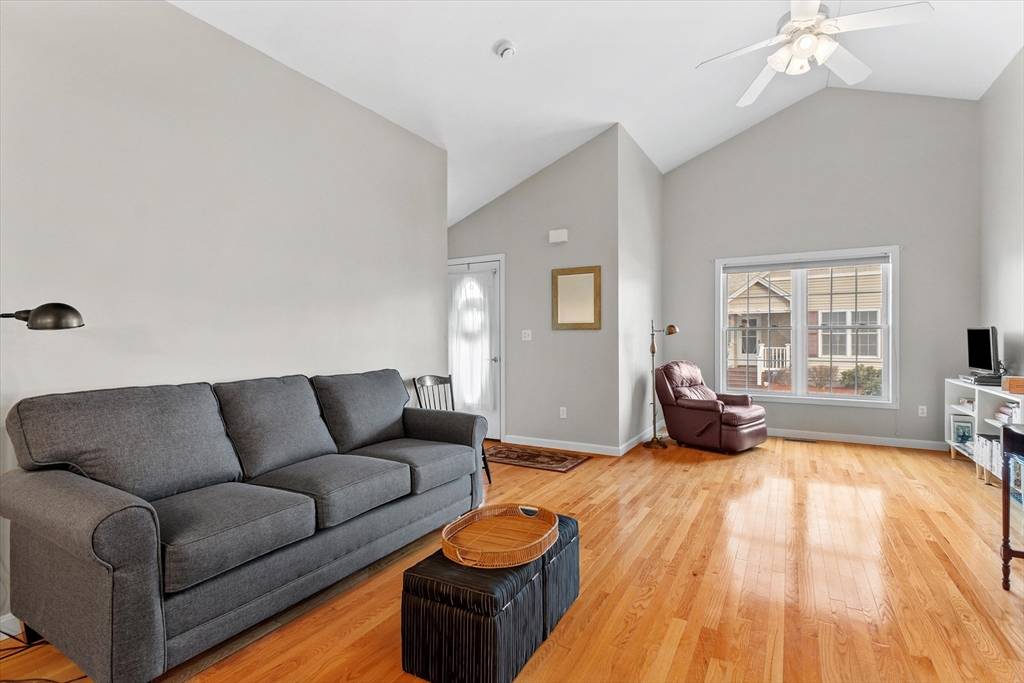 Hudson, NH 03051,15 Roosevelt Ave #D