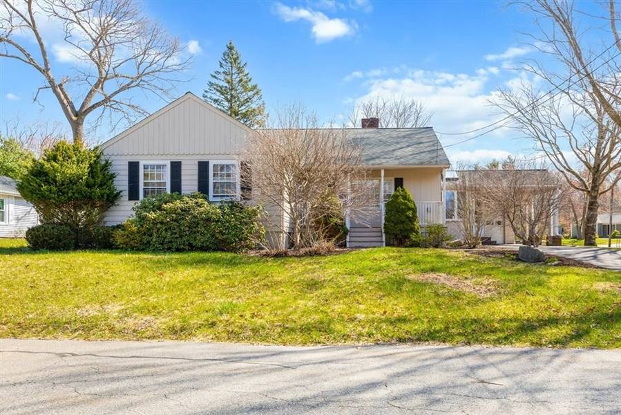 17 Briarwood Road, Holbrook, MA 02343