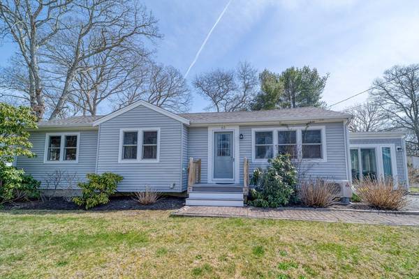 52 Seacoast Shores Blvd, Falmouth, MA 02536