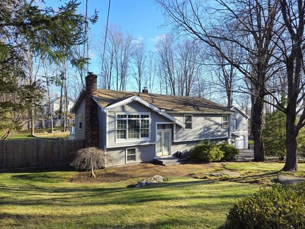 39 E Walnut St, Belchertown, MA 01007