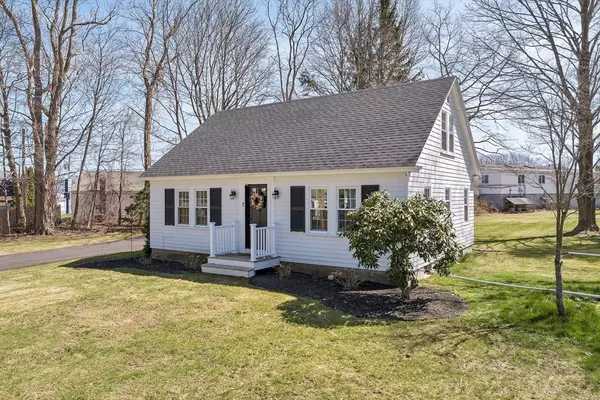 7 Pages Lane, Seabrook, NH 03874