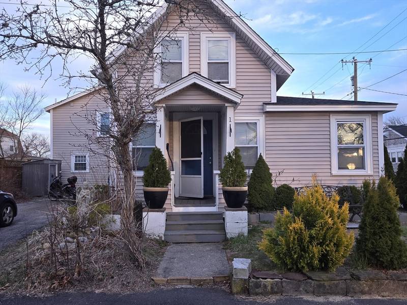 1 Pearl Ave, Wareham, MA 02571