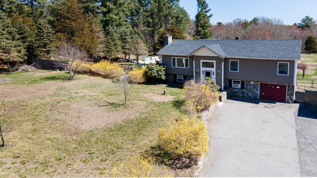 34 Algerine St, Berkley, MA 02779