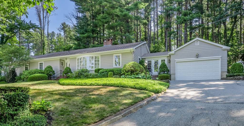 102 Hillside Rd, North Andover, MA 01845