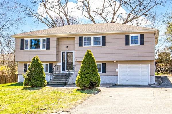 134 Roberts Ave, Holbrook, MA 02343