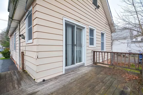 Seekonk, MA 02771,127 Pine St