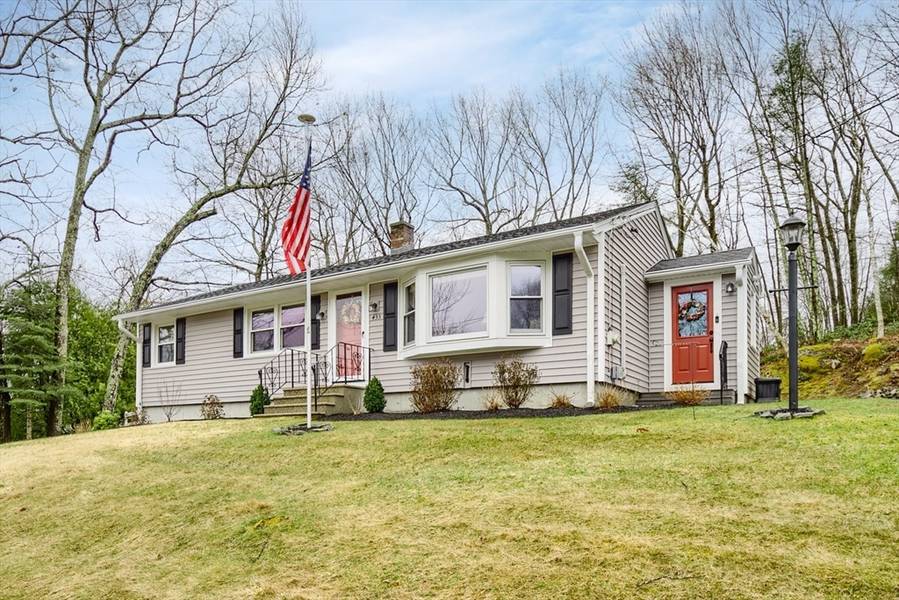 433 Quinapoxet St, Holden, MA 01520