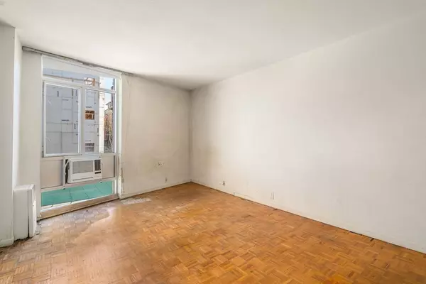 Brookline, MA 02446,19 Winchester #210