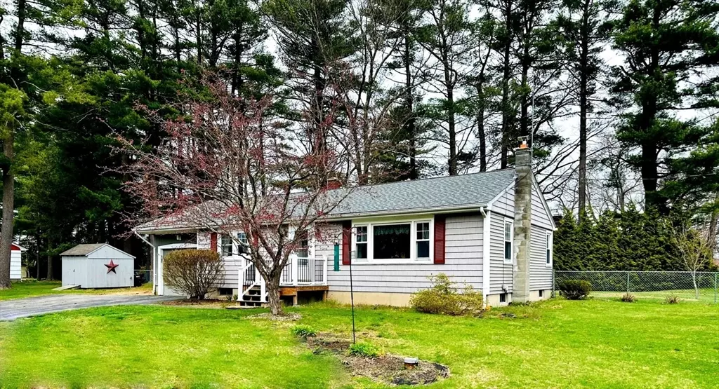 6 Elaine St, Webster, MA 01570