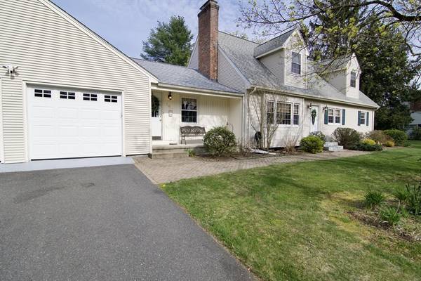 14 Rochford Dr, Wilbraham, MA 01095