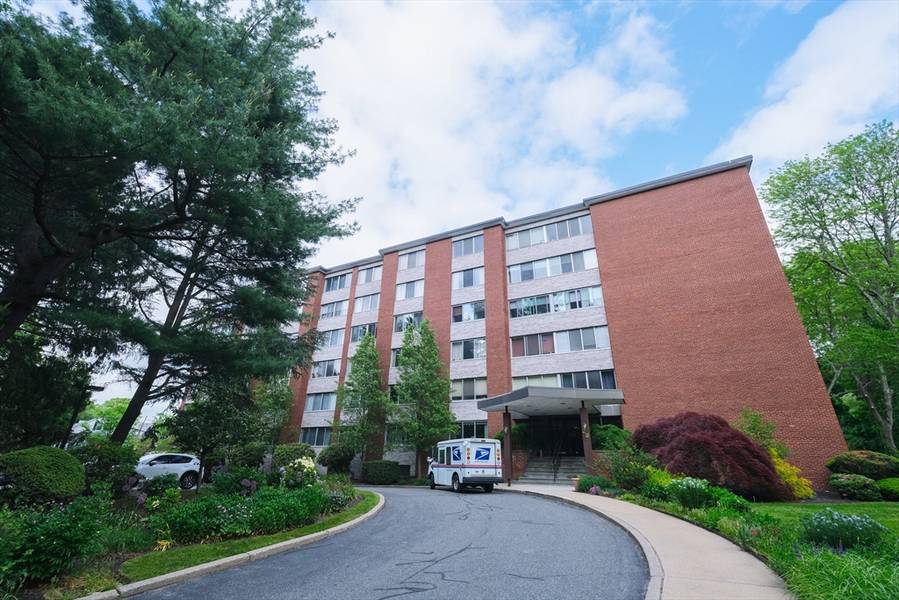 22 Chestnut Place #201, Brookline, MA 02445