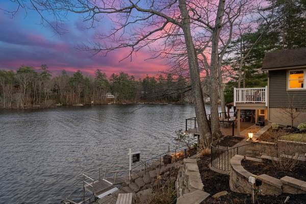 60 S Shore Dr, Sturbridge, MA 01566