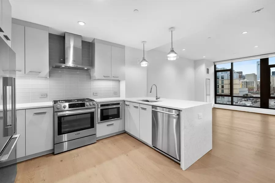 40 Traveler St #412, Boston, MA 02118