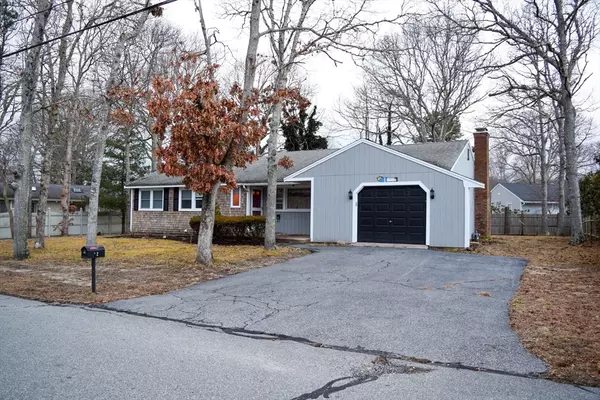 22 Sanddollar Cir, Falmouth, MA 02536