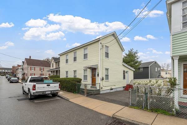 36 North St, Lowell, MA 01852