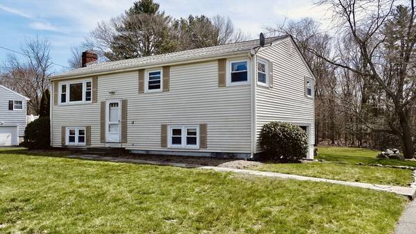 6 Clover Lane, Medway, MA 02053