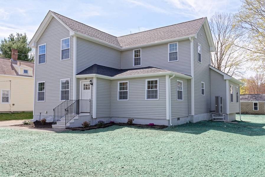 45 Pleasant St, Medfield, MA 02052