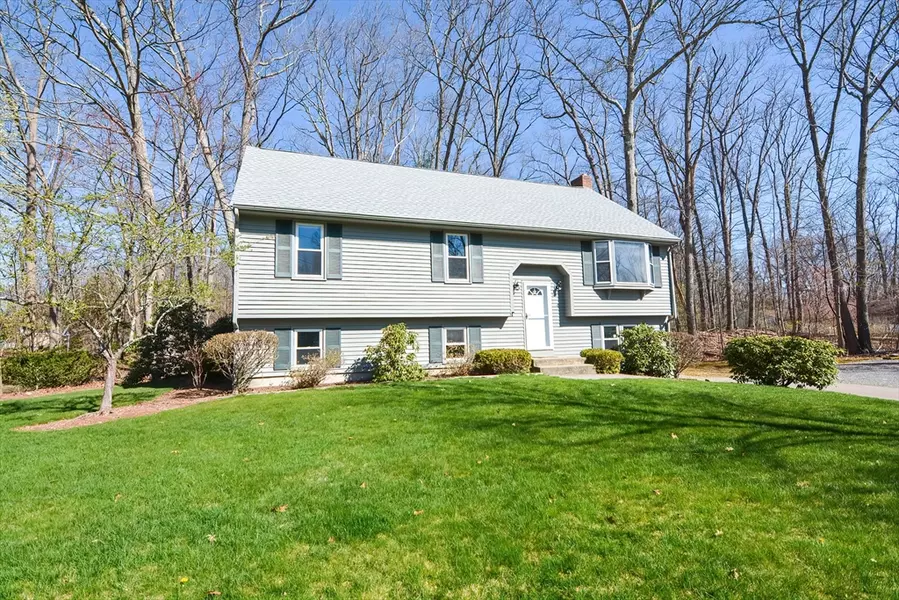 4 Nancys Way, Plainville, MA 02762