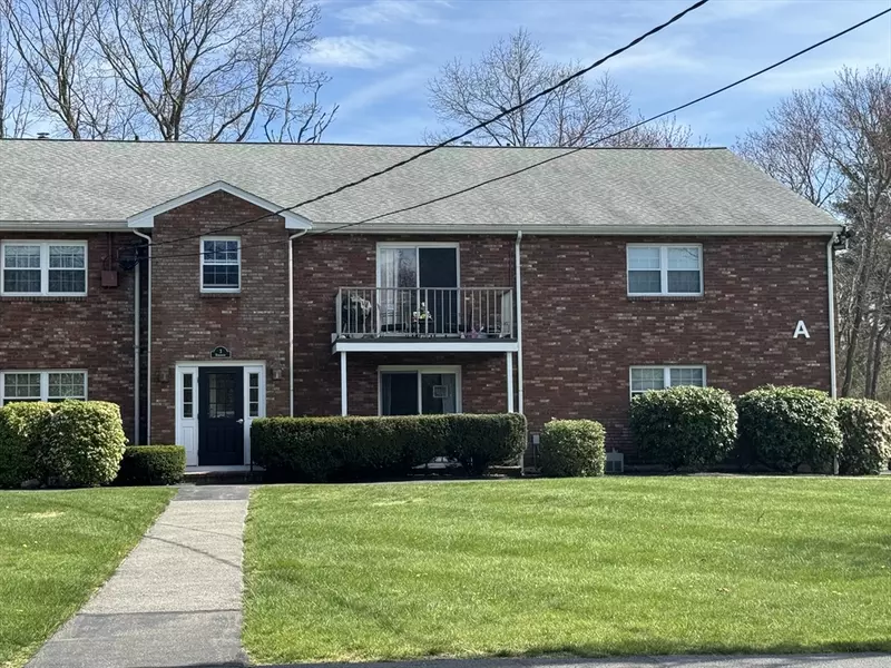 3 Kingswood Dr #4, Abington, MA 02351