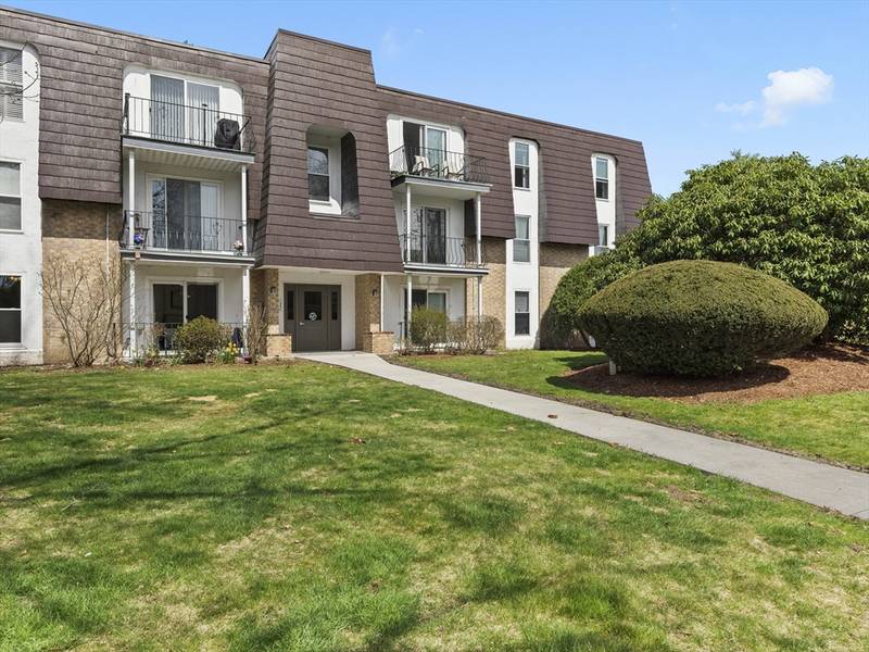 25 Shadowbrook Ln #3, Milford, MA 01757