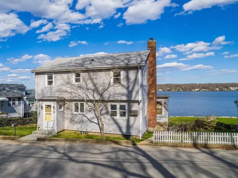 18 Lake Ave, Tiverton, RI 02878