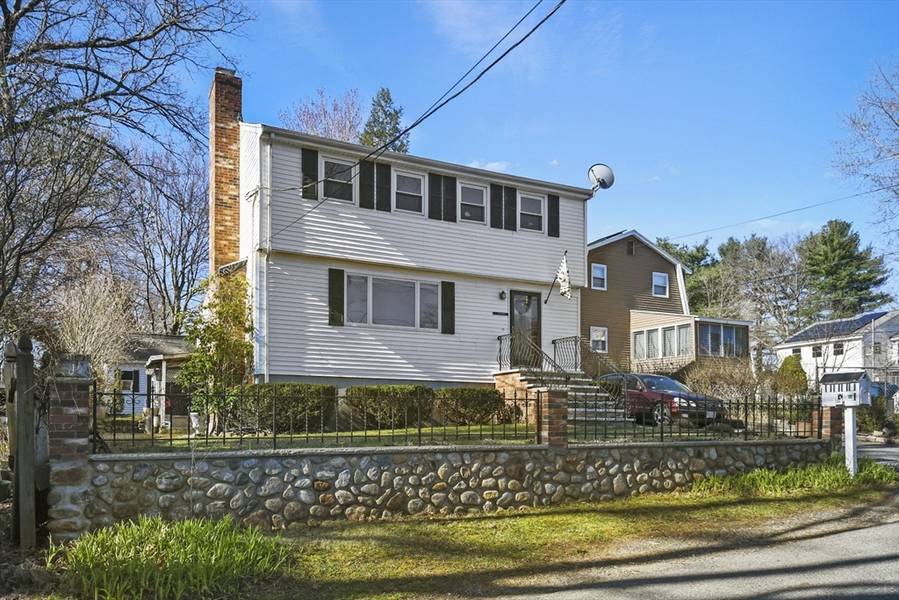 5 Riverdale Avenue, Tewksbury, MA 01876