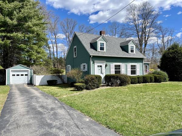 16 Cedar St, Sturbridge, MA 01566