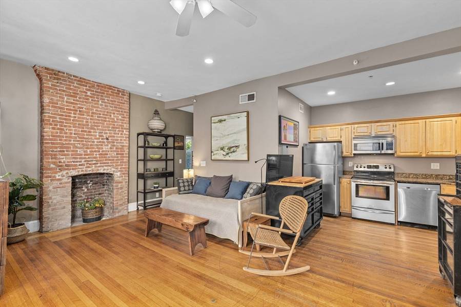 1742 Beacon St #4, Brookline, MA 02445