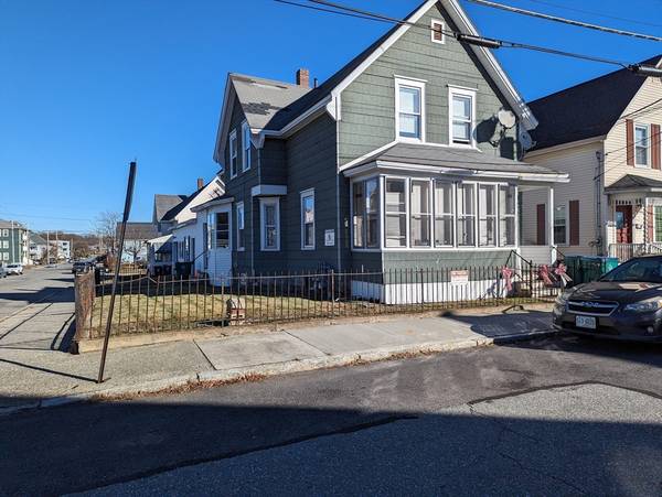 215 Mount Hope St, Lowell, MA 01854