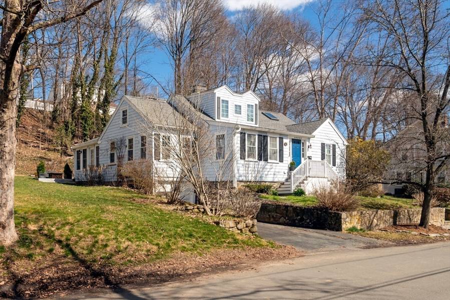 29 Simmons Rd, Hingham, MA 02043