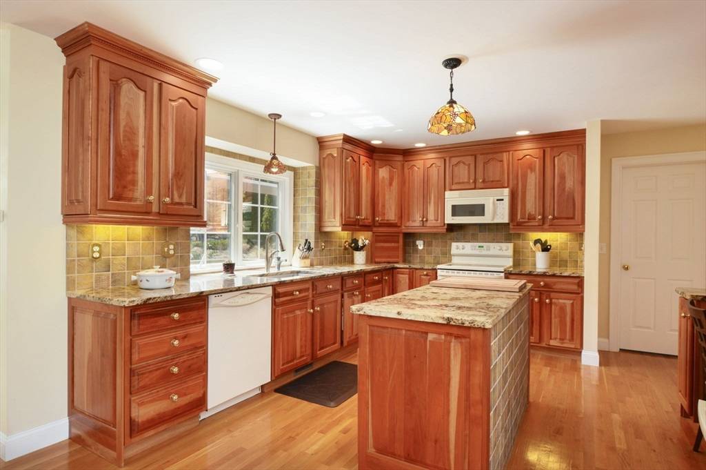 Falmouth, MA 02556,144 Curley Blvd