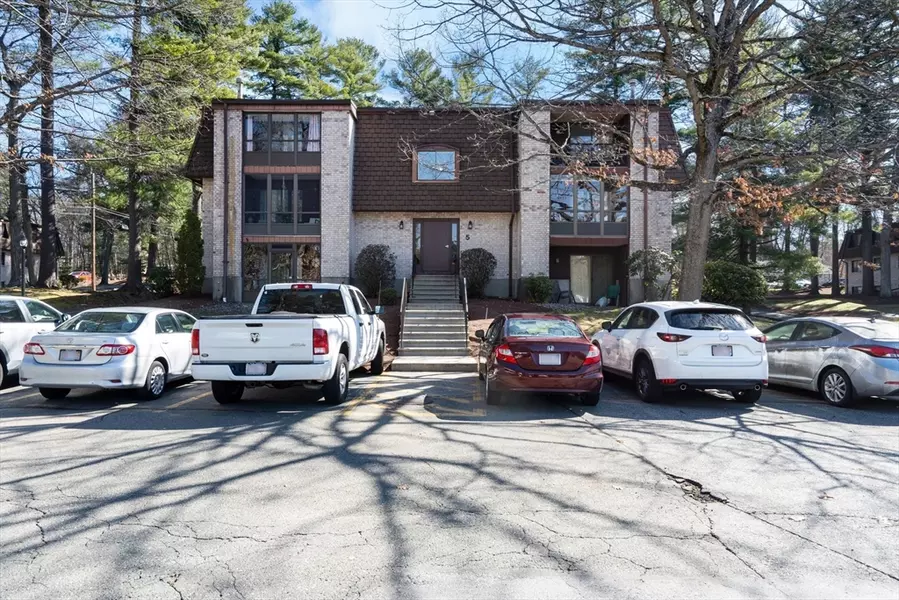 5 Greenbriar Dr #206, North Reading, MA 01864
